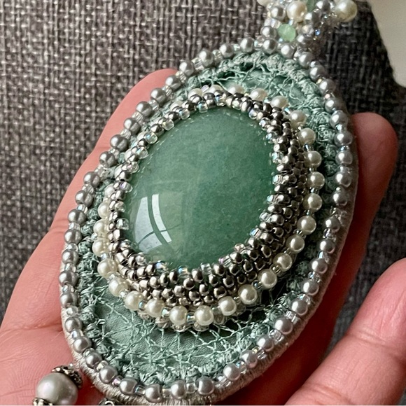 Beautiful Jadeite Semi-Precious Gemstones Large Pendant 20" Necklace - Picture 4 of 15